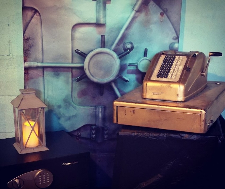 Mystery Night Escape Room adventure at Creelman rink portals